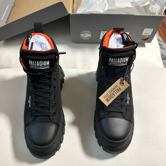 [[SOLD]] PALLADIUM Revolt Overcrush Quilted Boots - Picture 6 of 10